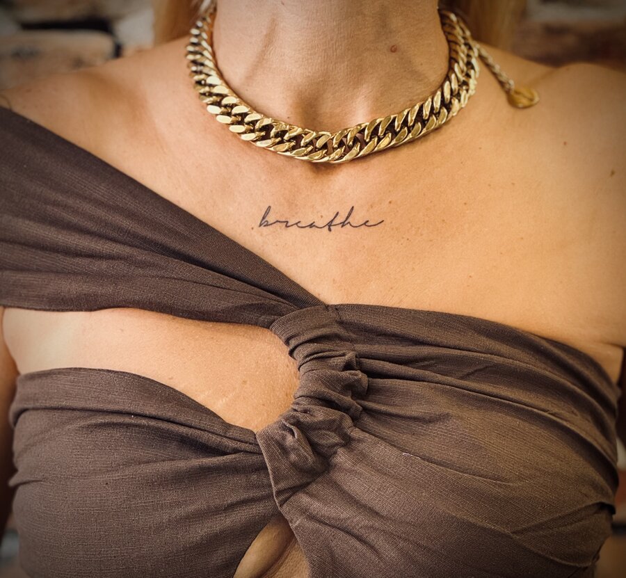 Надпис: Breath