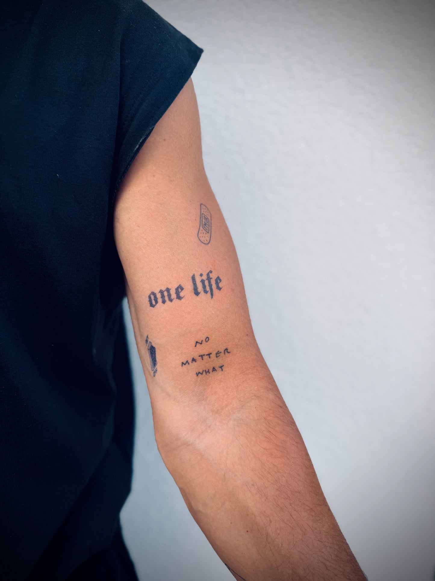 Надпис - One Life