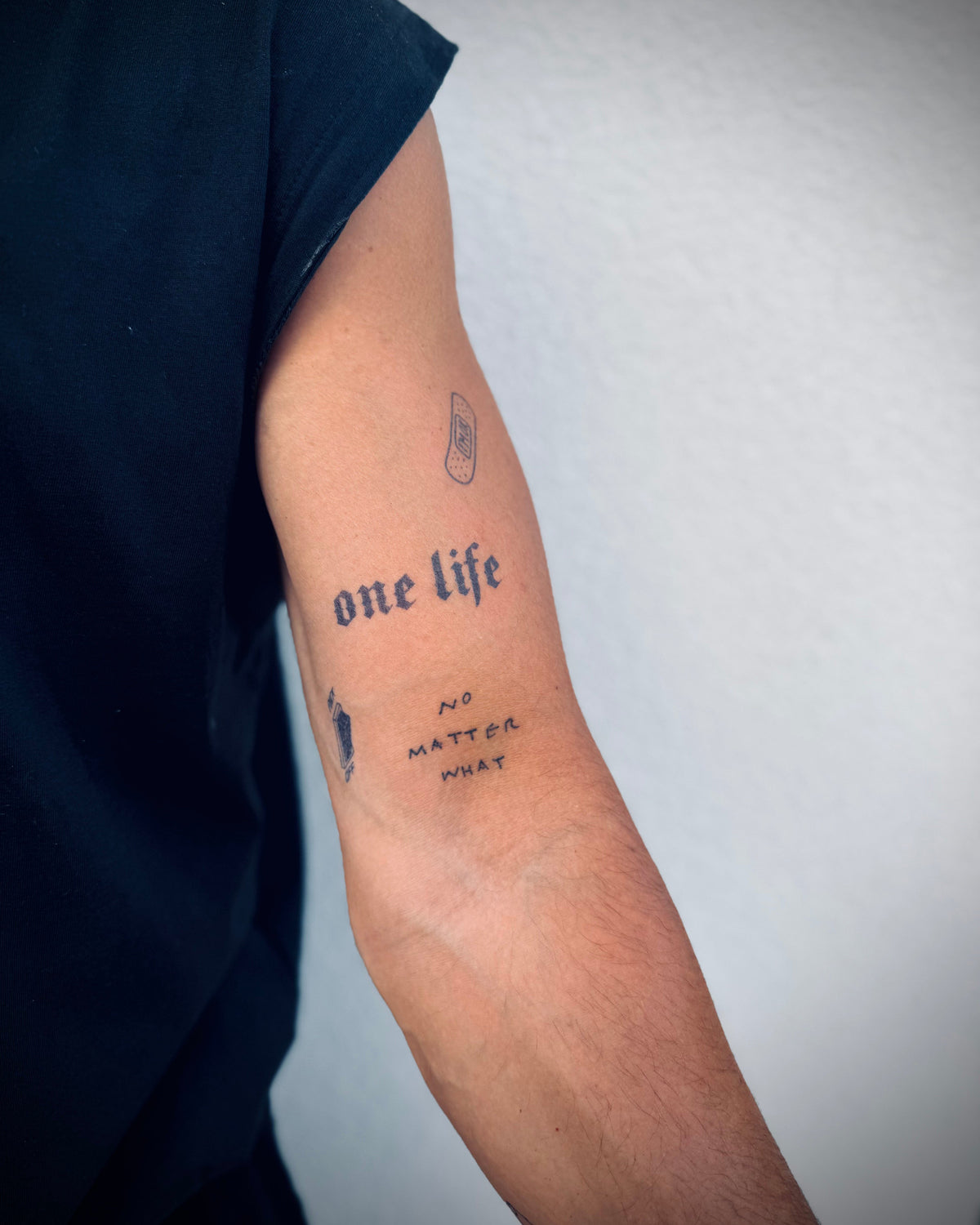 Надпис - One Life